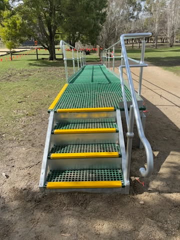 Accessible horse mounting ramp